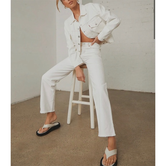 Levi's Ribcage High Rise Straight Leg Mom Jean - Picture 11 of 14